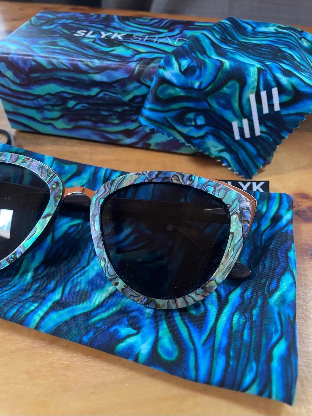 SLYK shades - BOMBSHELL ABALONE
